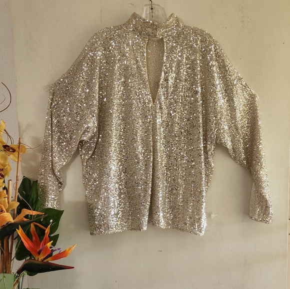 🆕️ H&M Metallic Gold Long Sleeves Small Top NWT - Picture 2 of 9